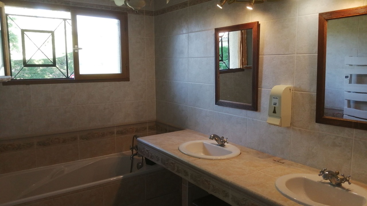 Photo of Bathroom in Salles