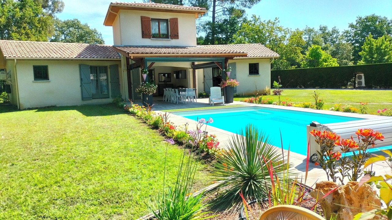 Photo of Outdoor in Salles