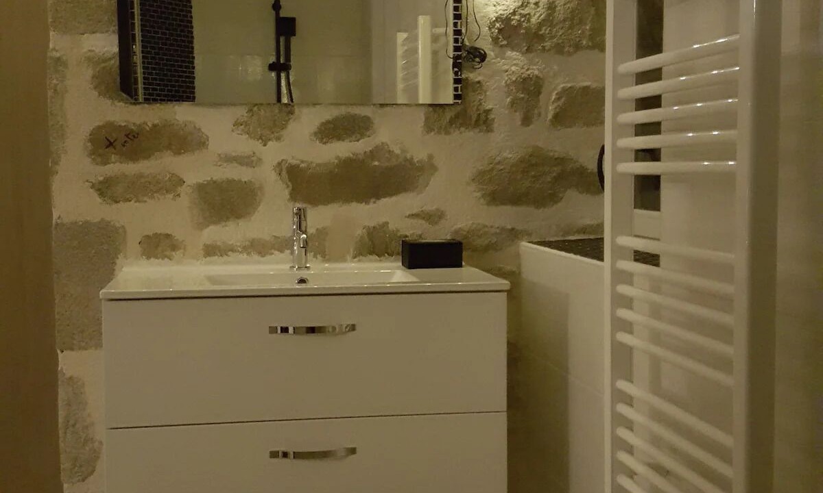 Photo of Bathroom in Saint-Junien