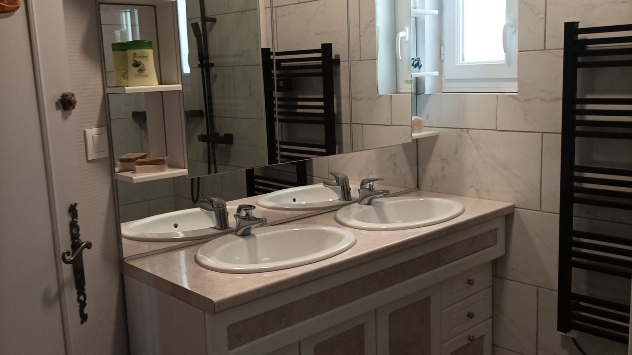 Photo of Bathroom in Asnieres-en-Poitou