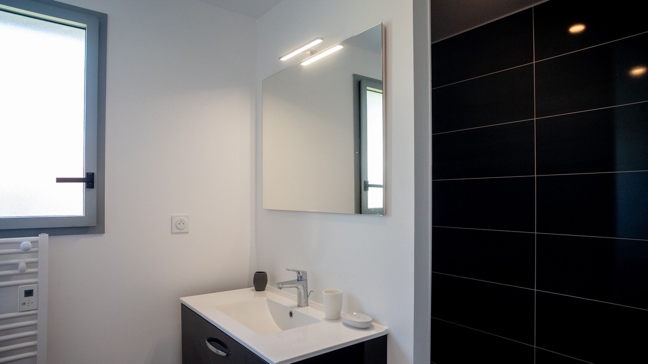Photo of Bathroom in Messanges