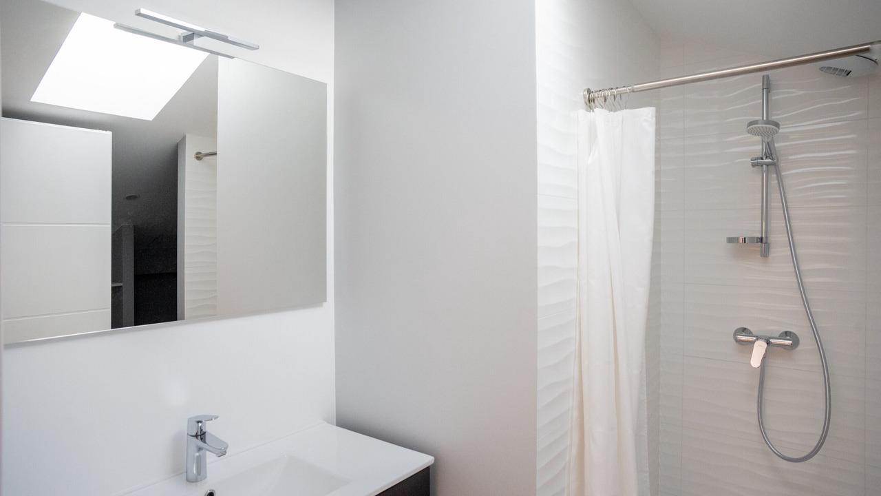 Photo of Bathroom in Messanges