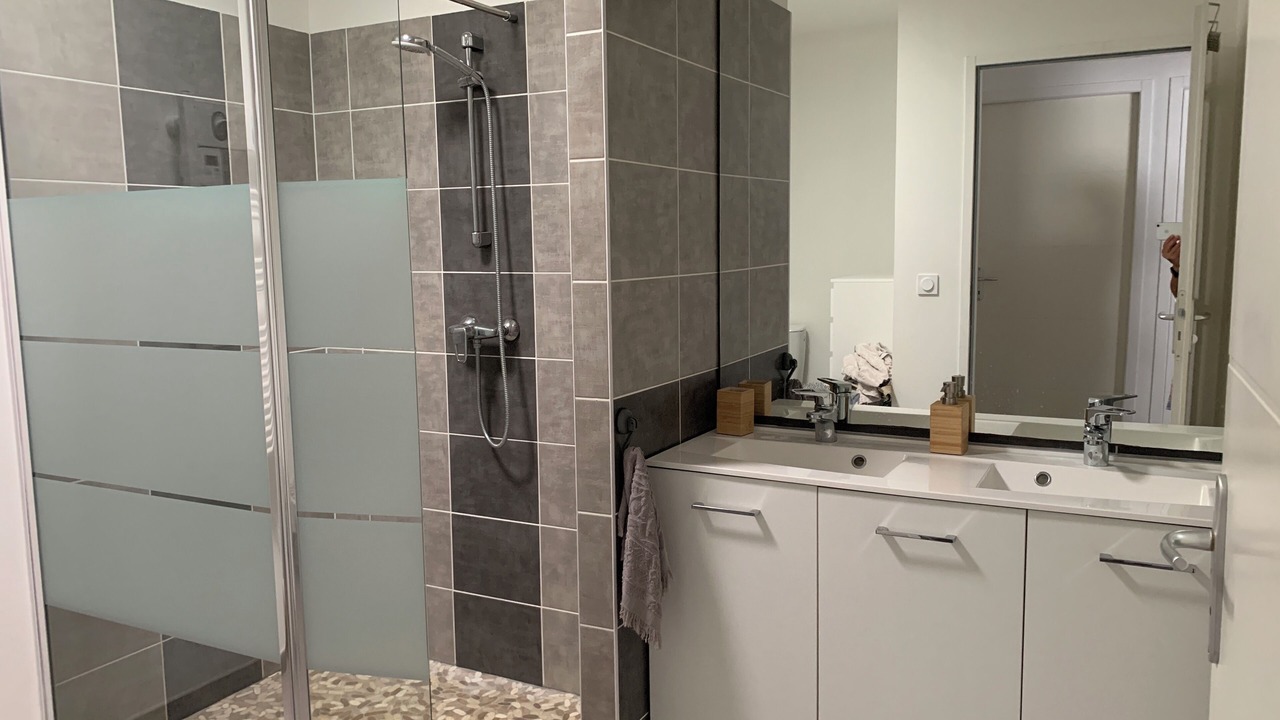 Photo of Bathroom in Saint-Andre-de-Cubzac