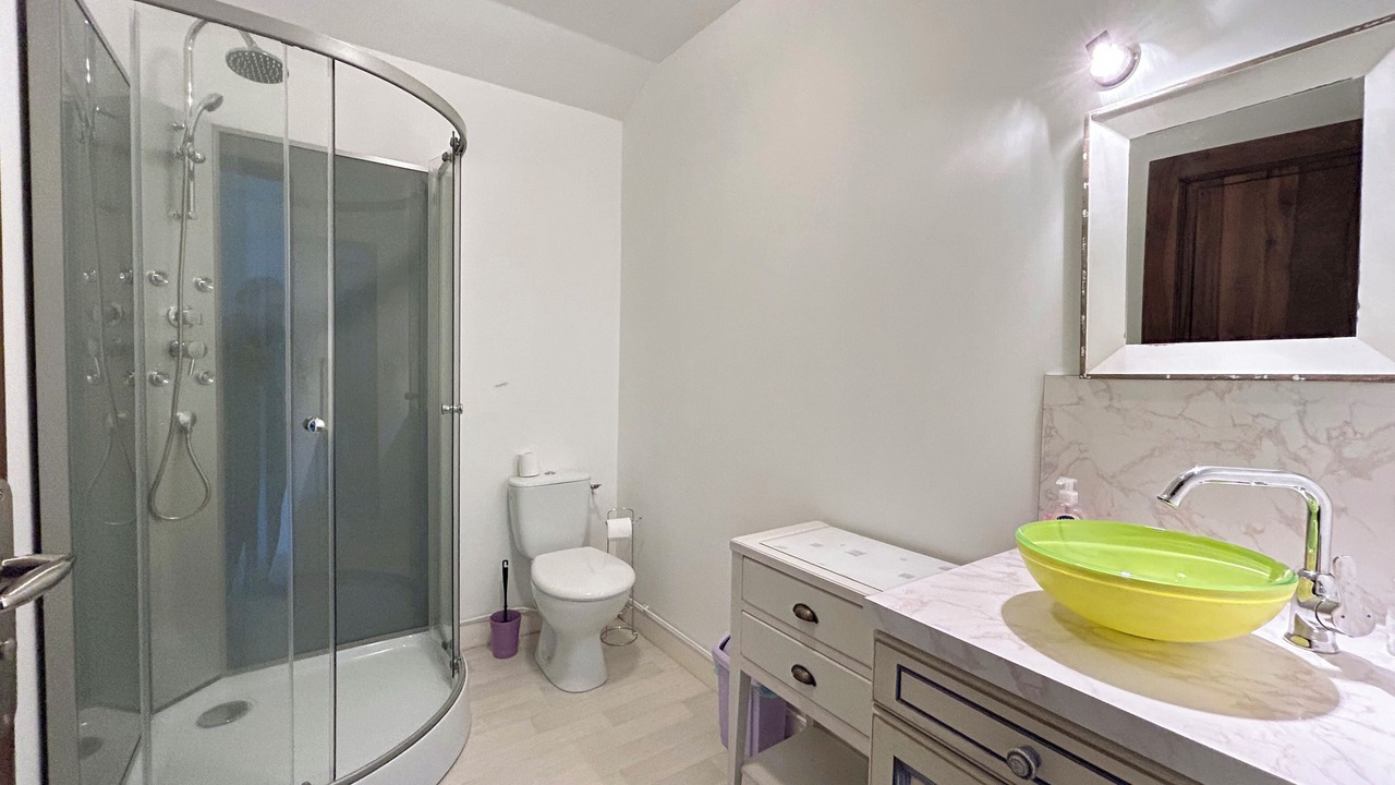 Photo of Bathroom in Saint-Estephe
