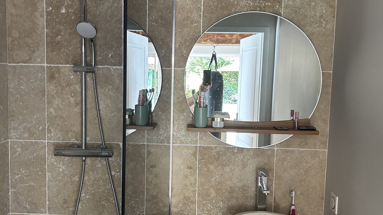 Photo of Bathroom in La Jarrie