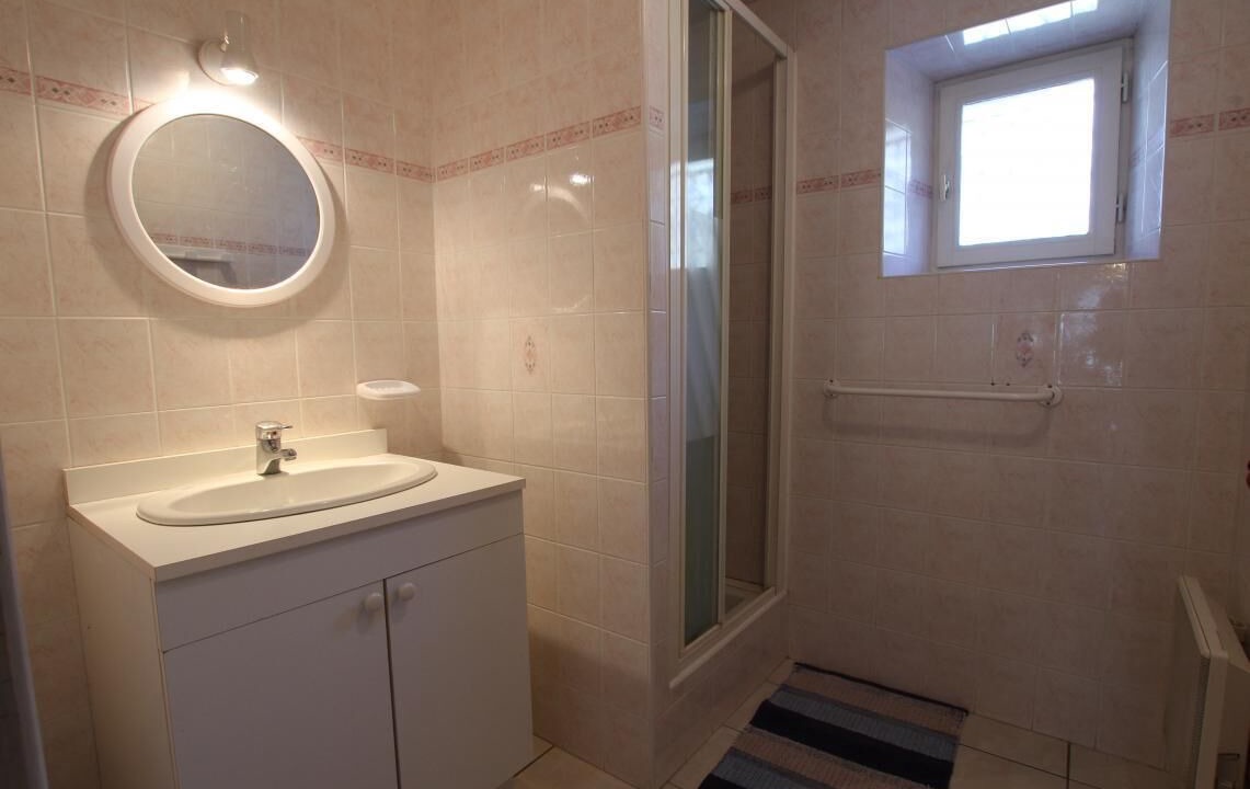 Photo of Bathroom in Lacarry-Arhan-Charritte-de-Haut