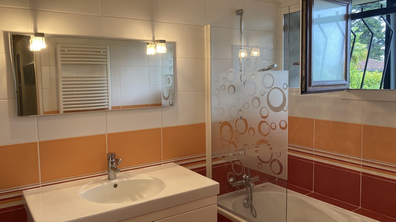 Photo of Bathroom in XIV Juillet