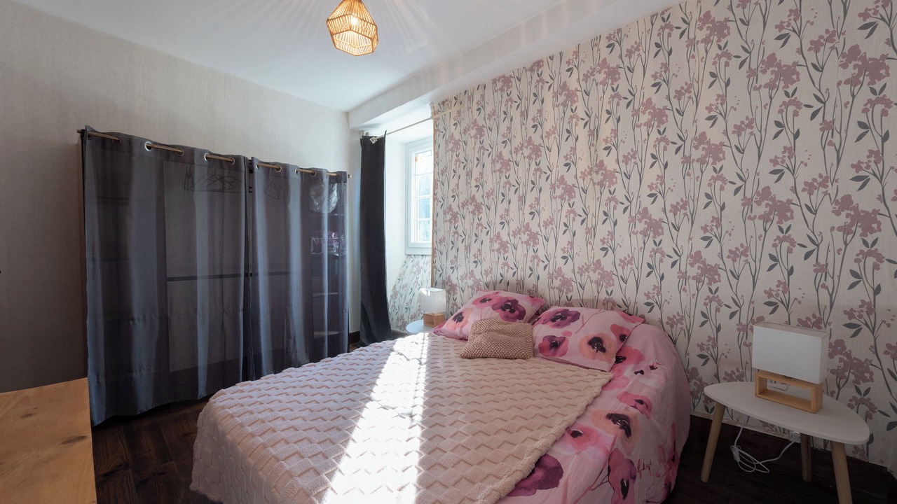 Photo of Bedroom in Escot