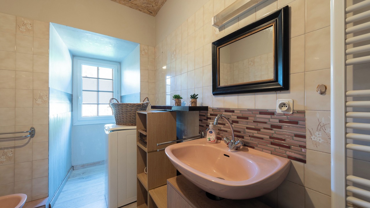 Photo of Bathroom in Escot