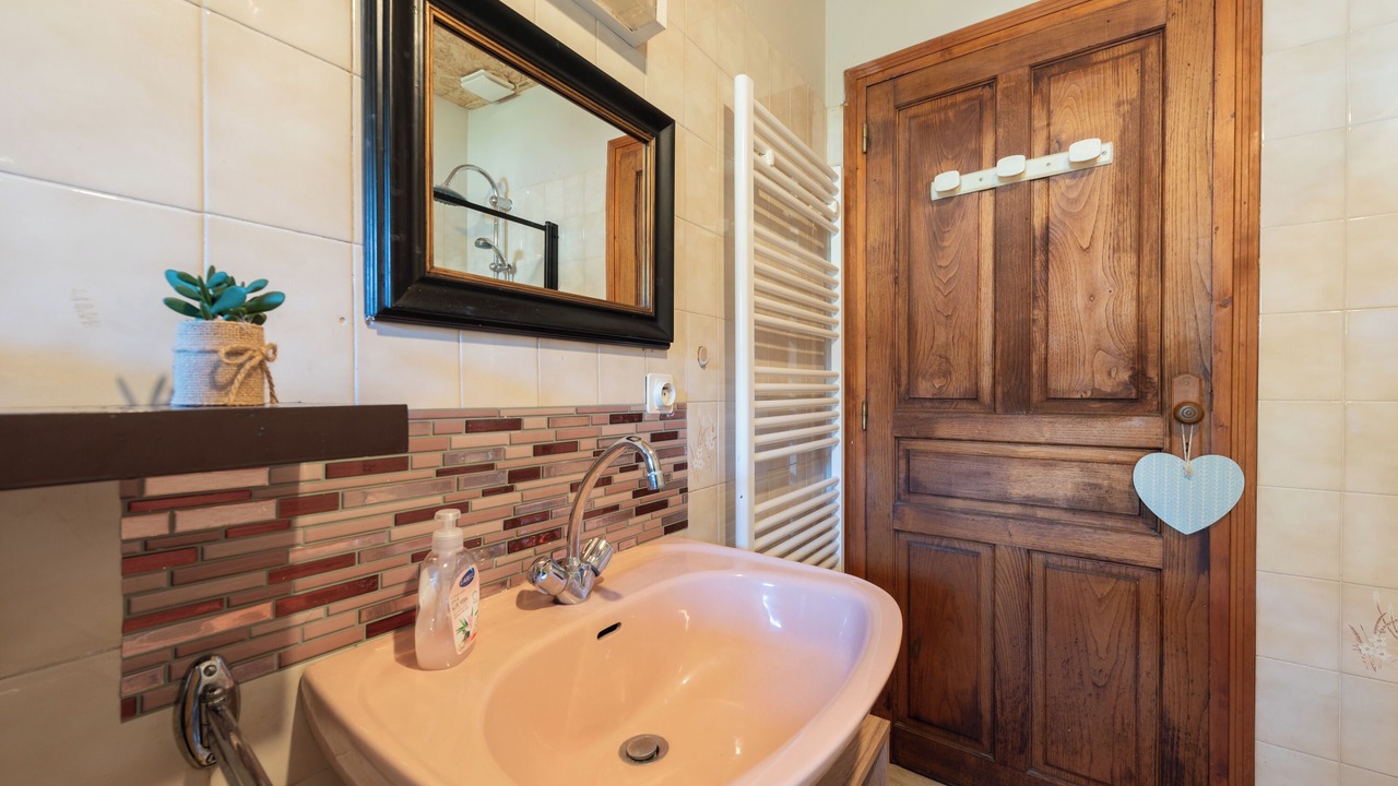 Photo of Bathroom in Escot
