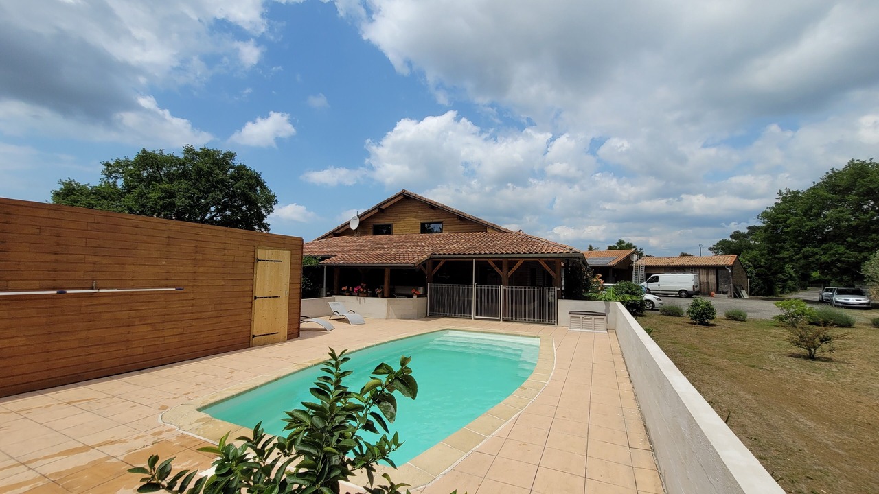 Photo of Outdoor in Escource