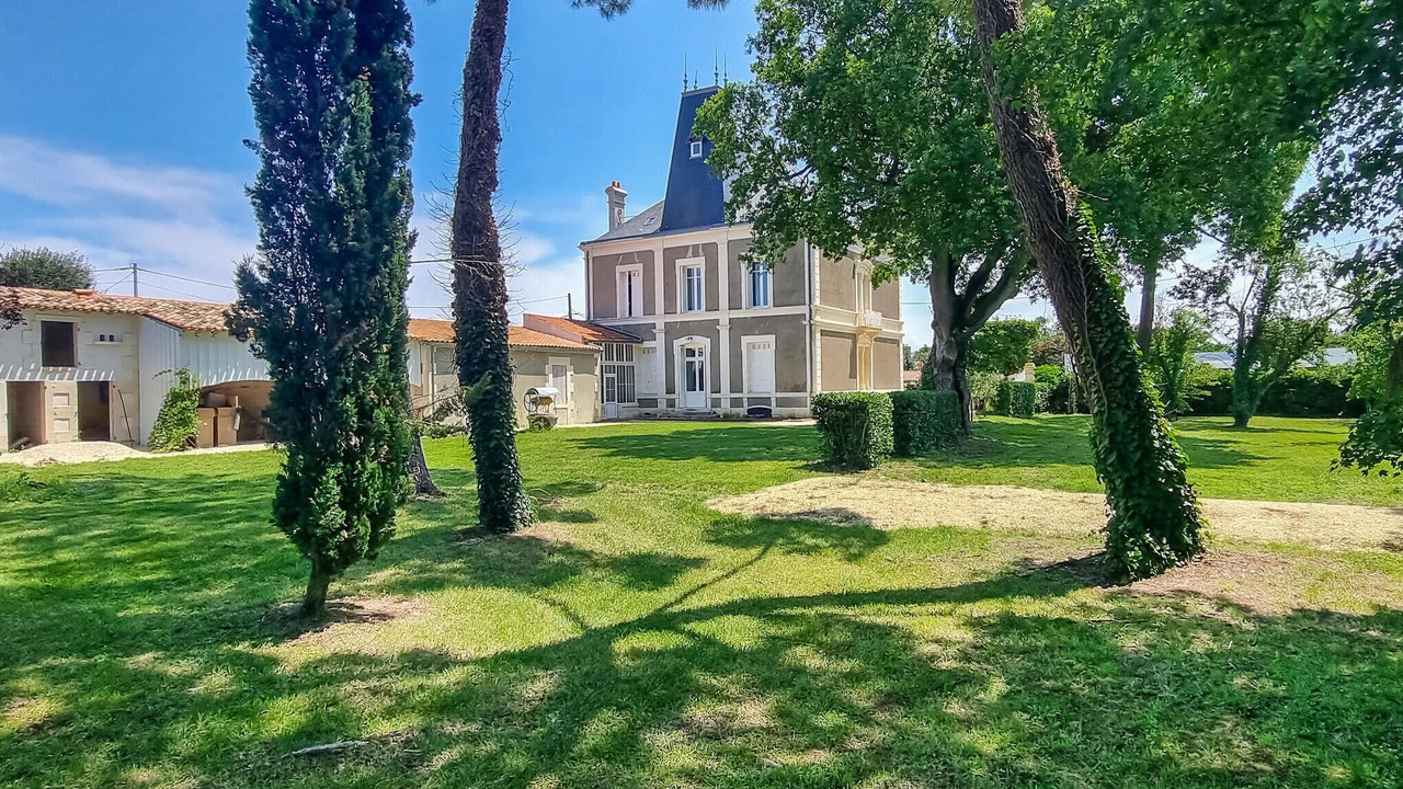 Photo of Others in Etaules