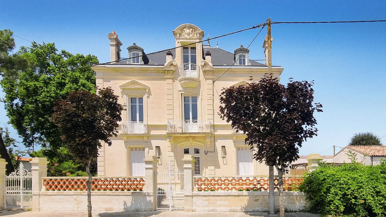 Photo of Others in Etaules