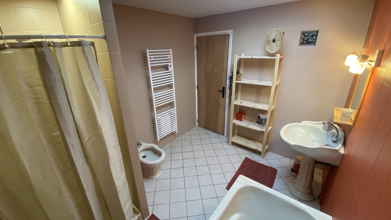 Photo of Bathroom in Gardegan-et-Tourtirac