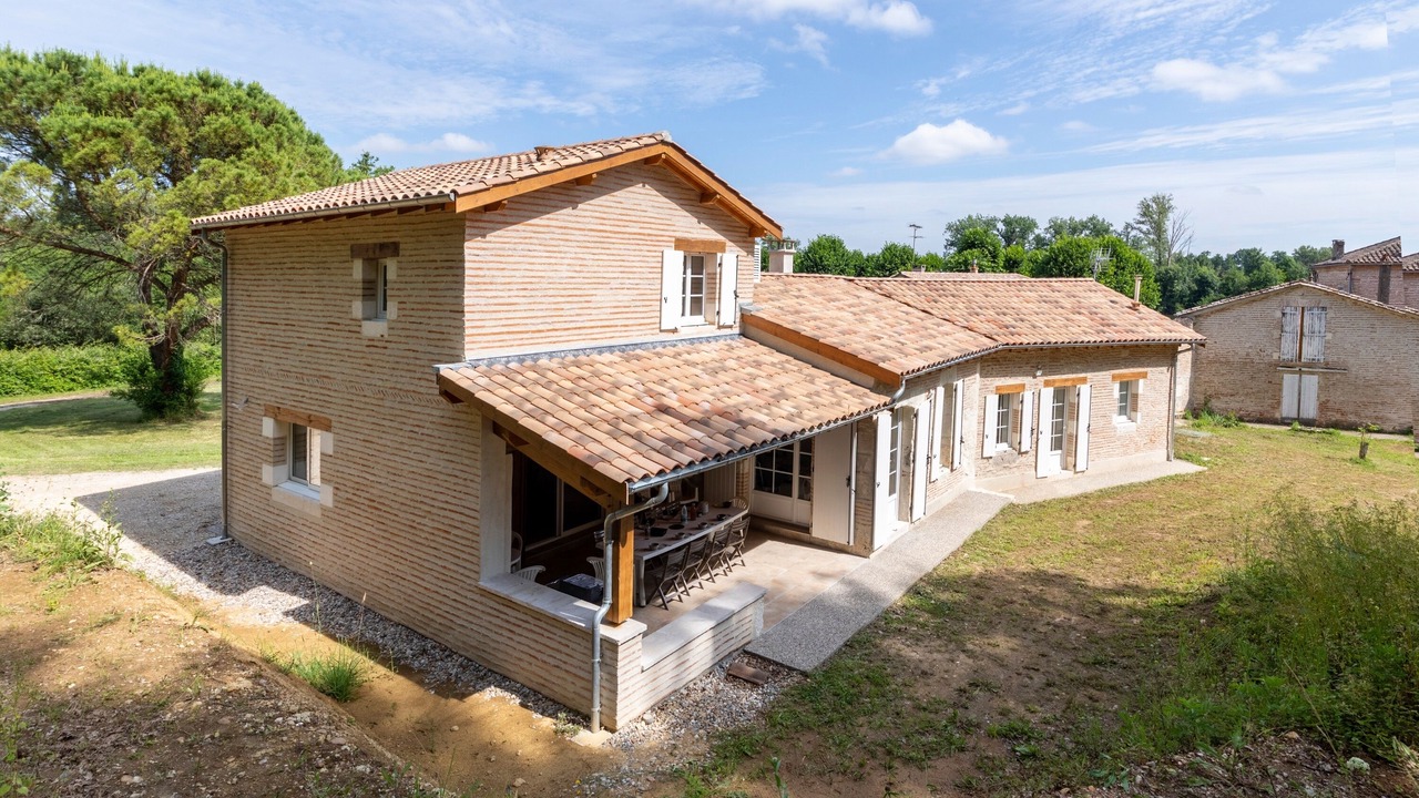Photo of Outdoor in Sainte-Livrade-sur-Lot
