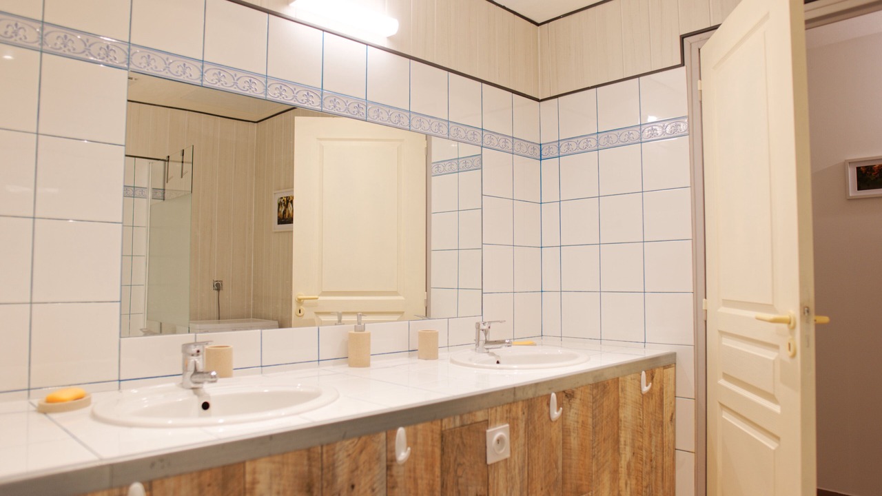 Photo of Bathroom in Pomerol