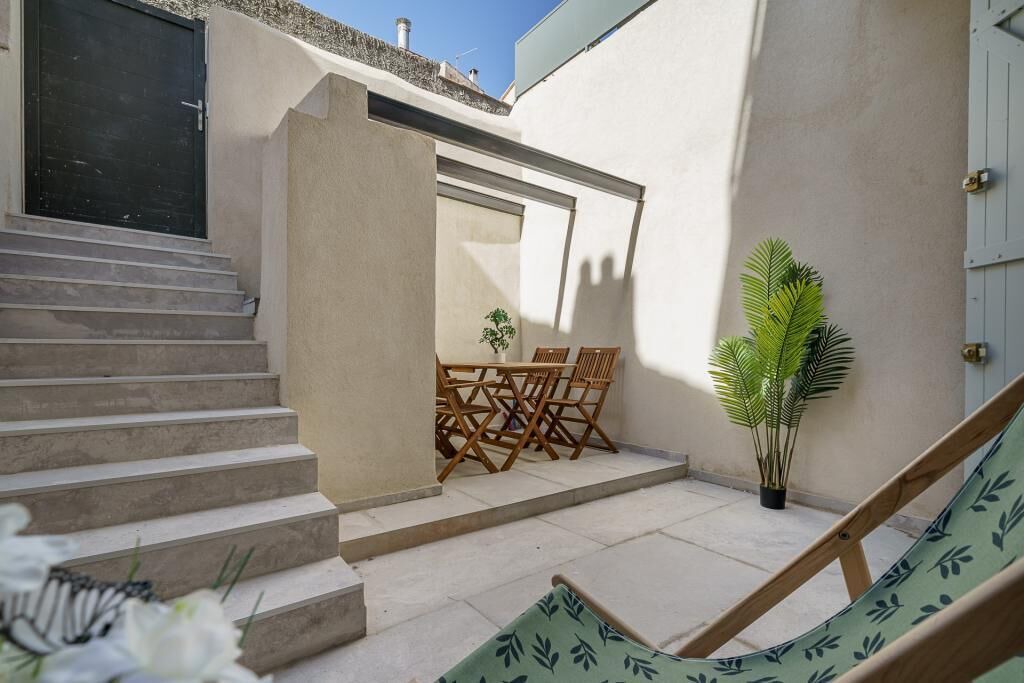 Photo of Patio Balcony in Perier
