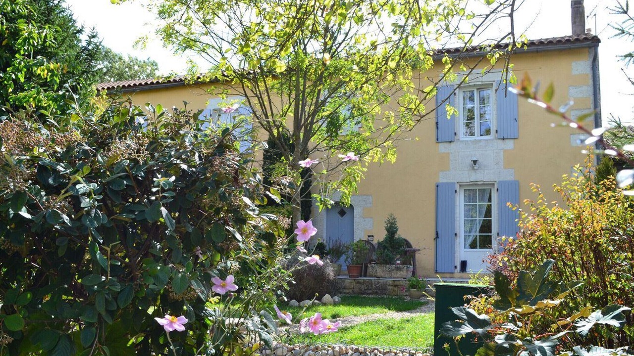 Photo of Outdoor in Saint-Genis-d'Hiersac