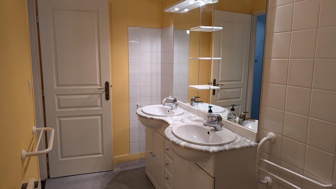 Photo of Bathroom in Saint-Cybardeaux