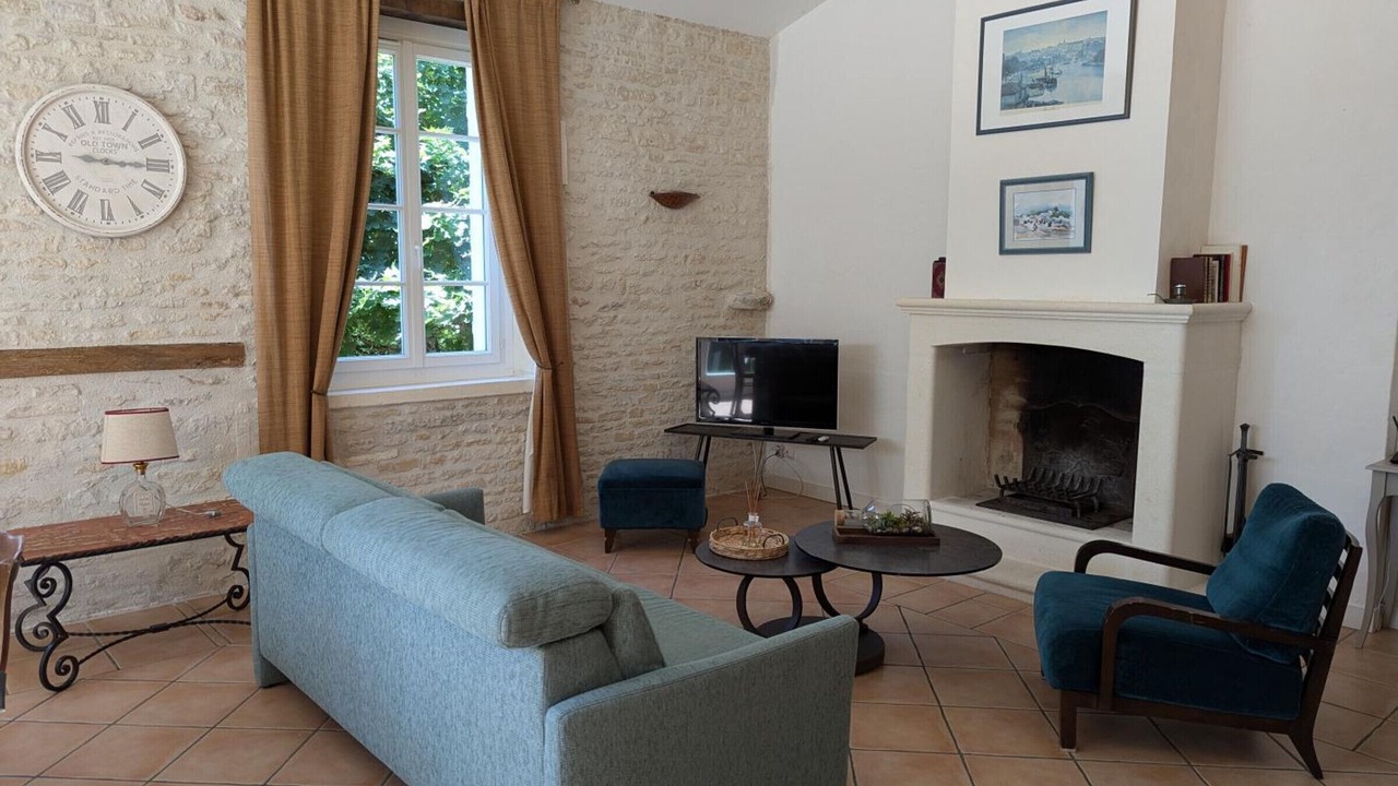 Photo of Livingroom in Saint-Cybardeaux
