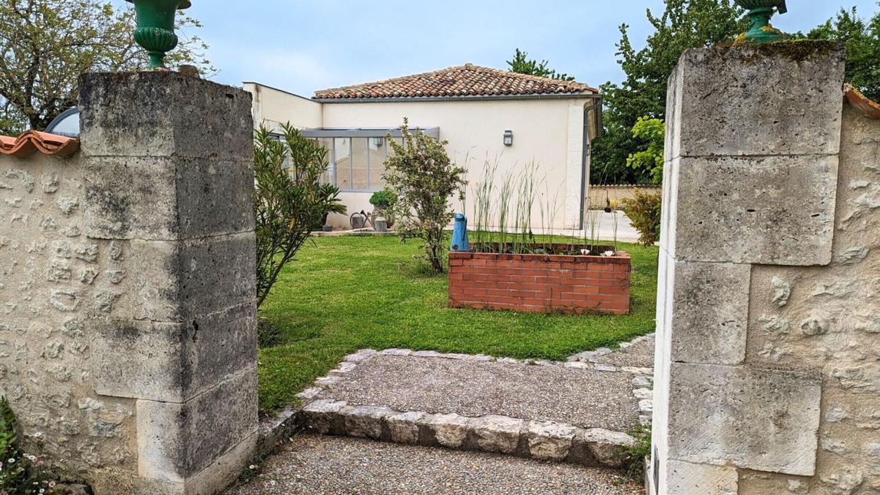 Photo of Outdoor in Salles-de-Barbezieux