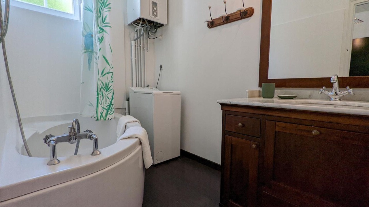 Photo of Bathroom in Chadurie