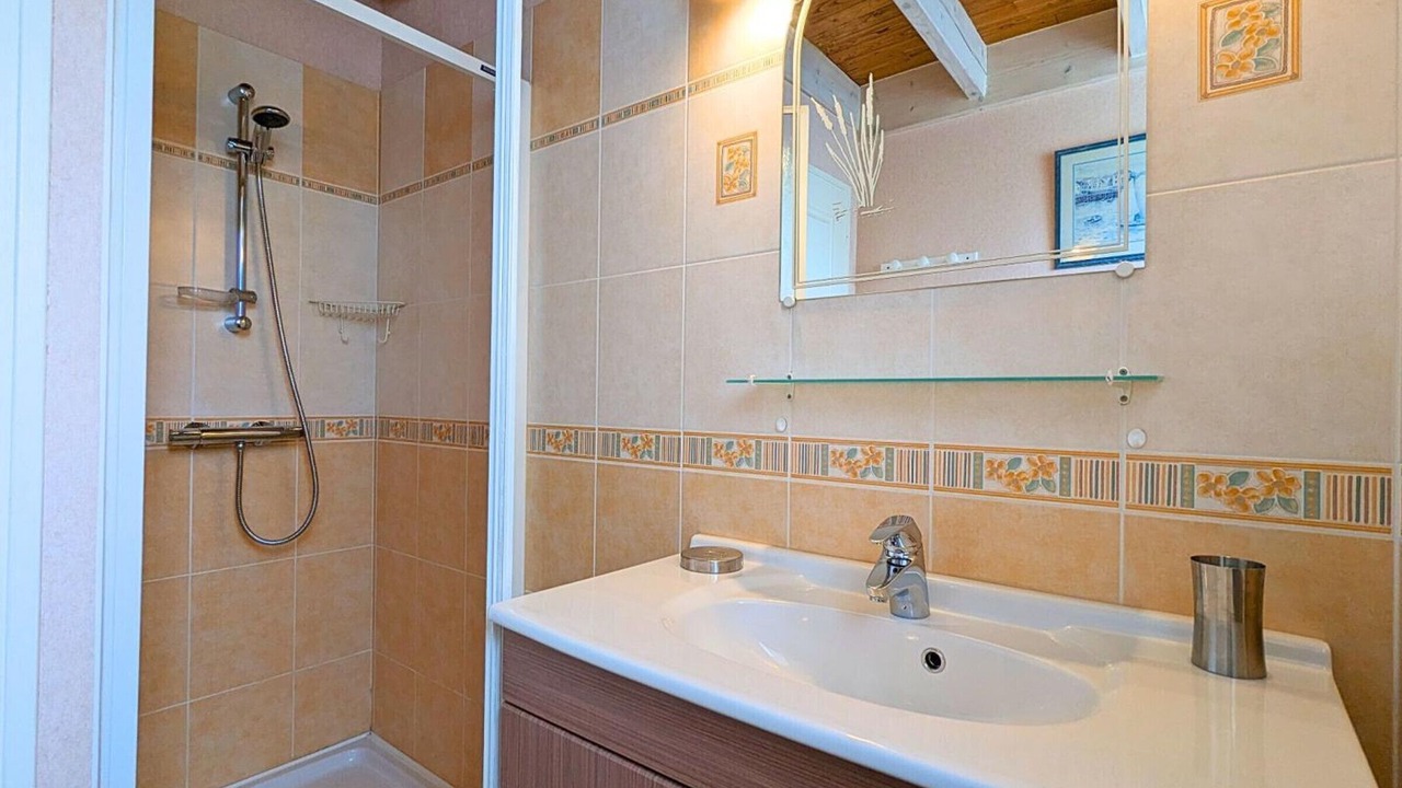 Photo of Bathroom in Saint-Genis-d'Hiersac