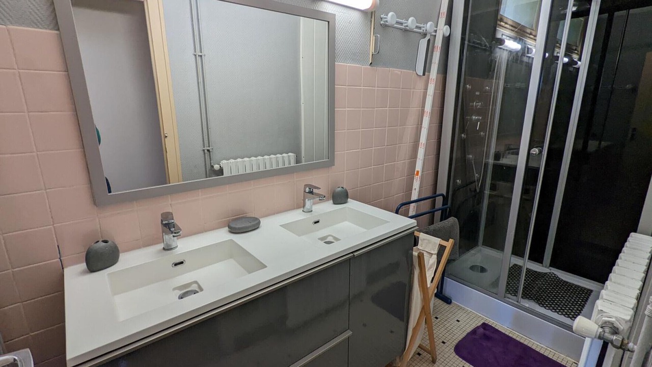 Photo of Bathroom in Cellefrouin