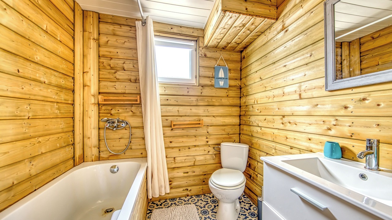 Photo of Bathroom in Vertheuil