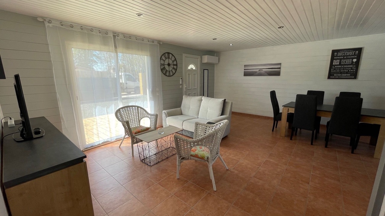 Photo of Livingroom in Grayan-Et-L'Hopital