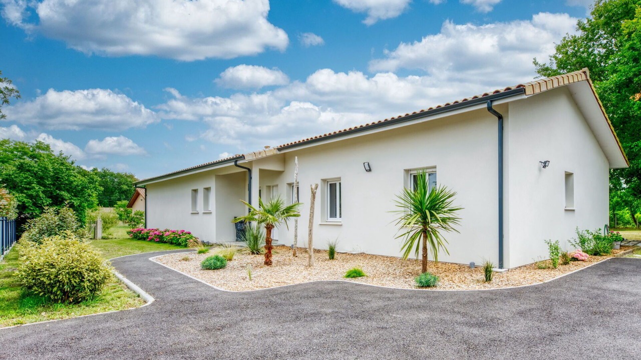 Photo of Others in Grayan-Et-L'Hopital
