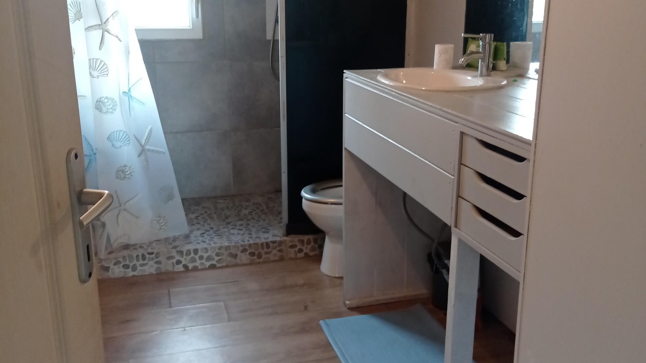 Photo of Bathroom in Saint-Yzans-de-Medoc