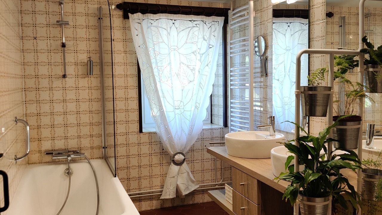 Photo of Bathroom in Camblanes-et-Meynac