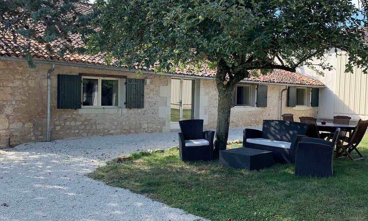 Photo of Patio Balcony in Savigny-Levescault