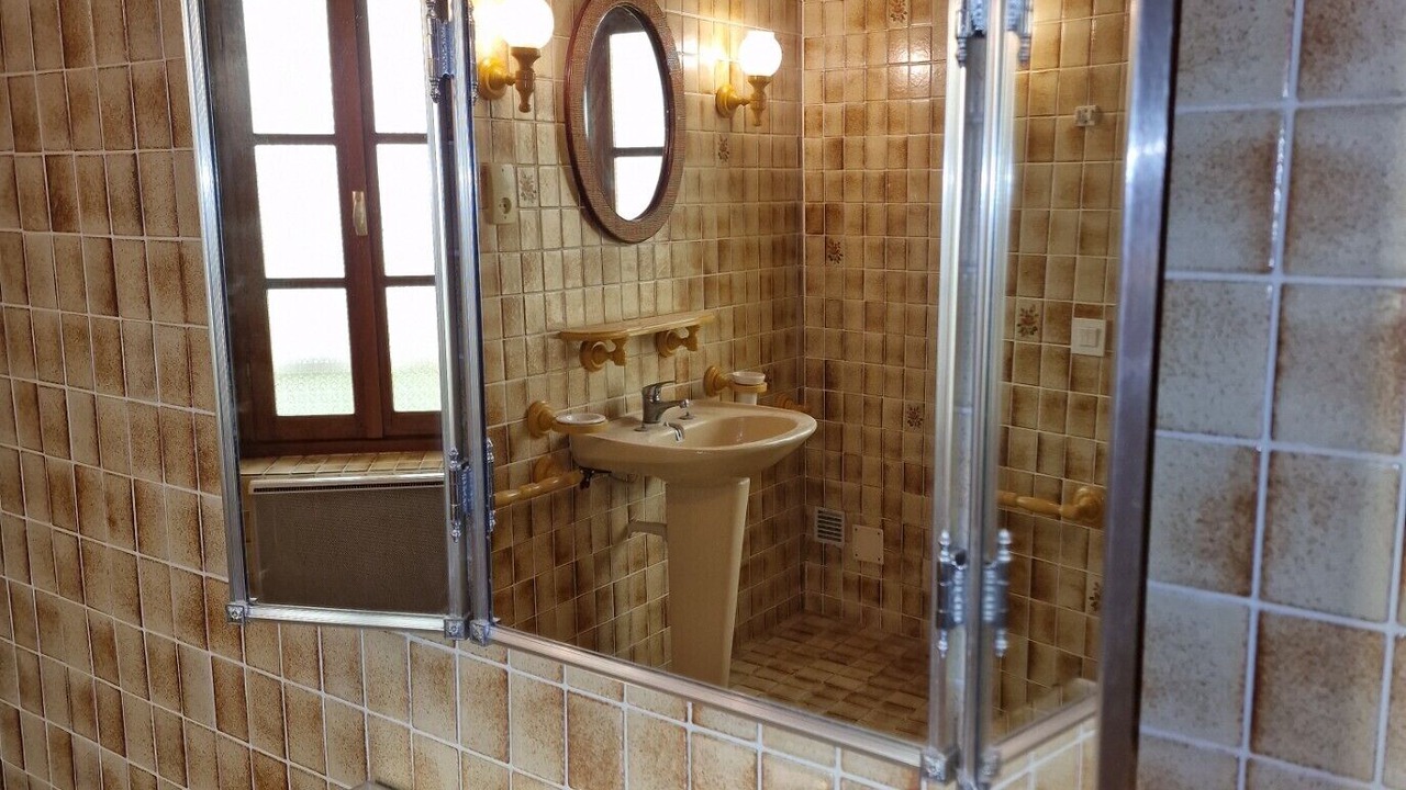 Photo of Bathroom in Saujon