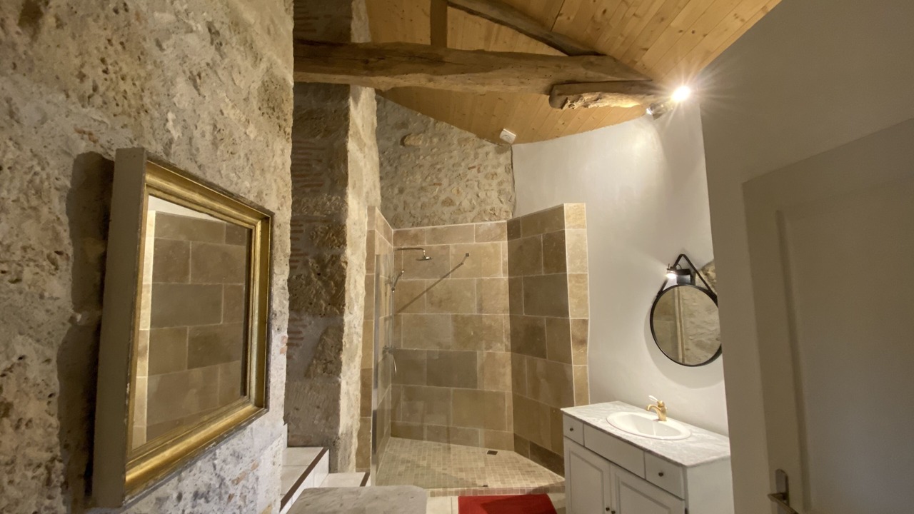 Photo of Bathroom in Clermont-Dessous
