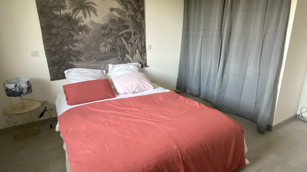 Photo of Bedroom in Angous