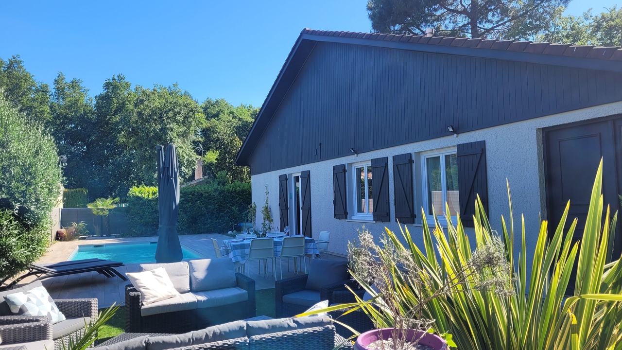 Photo of Patio Balcony in Saint-Medard-en-Jalles