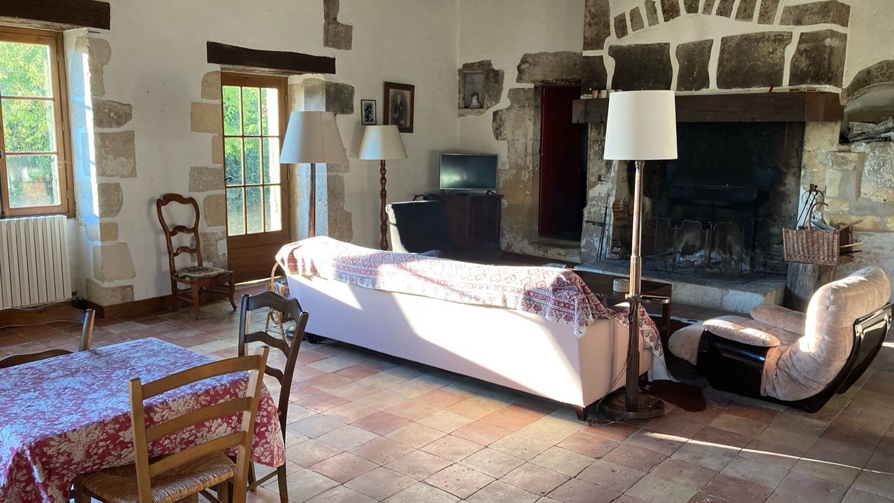 Photo of Livingroom in Saint-Michel-de-Montaigne