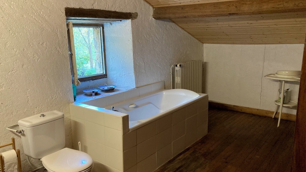 Photo of Bathroom in Saint-Michel-de-Montaigne