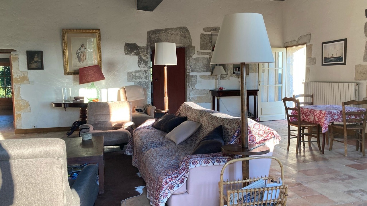 Photo of Livingroom in Saint-Michel-de-Montaigne