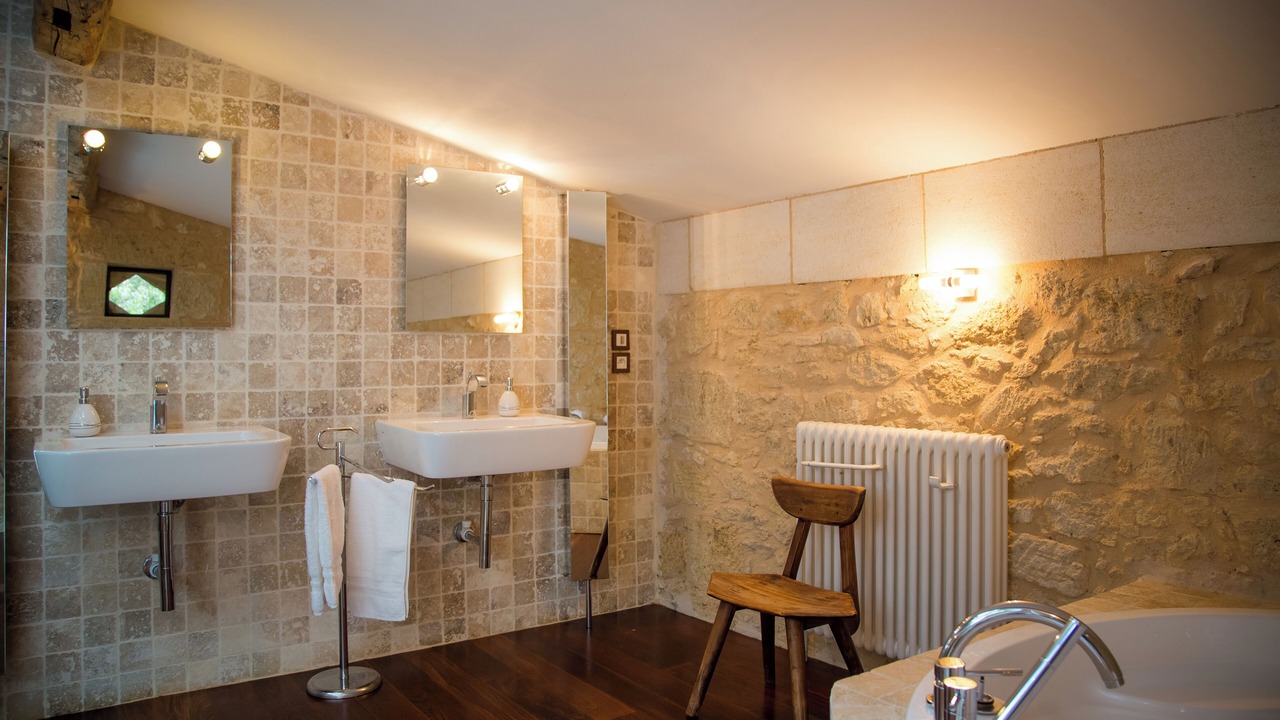 Photo of Bathroom in Naujan-et-Postiac