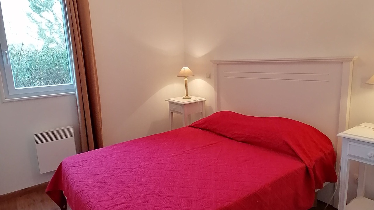 Photo of Bedroom in Parentis-en-Born