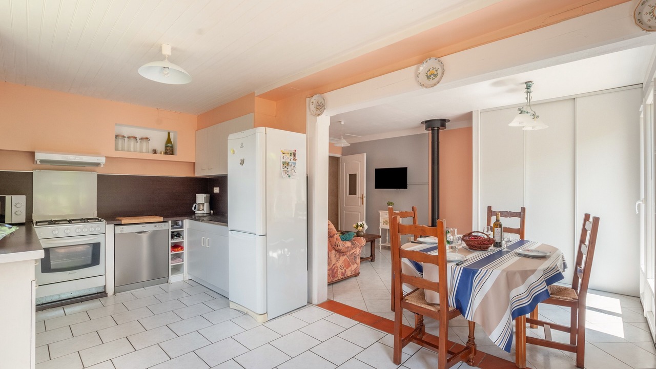 Photo of Kitchen in Saint-Meard-de-Gurcon