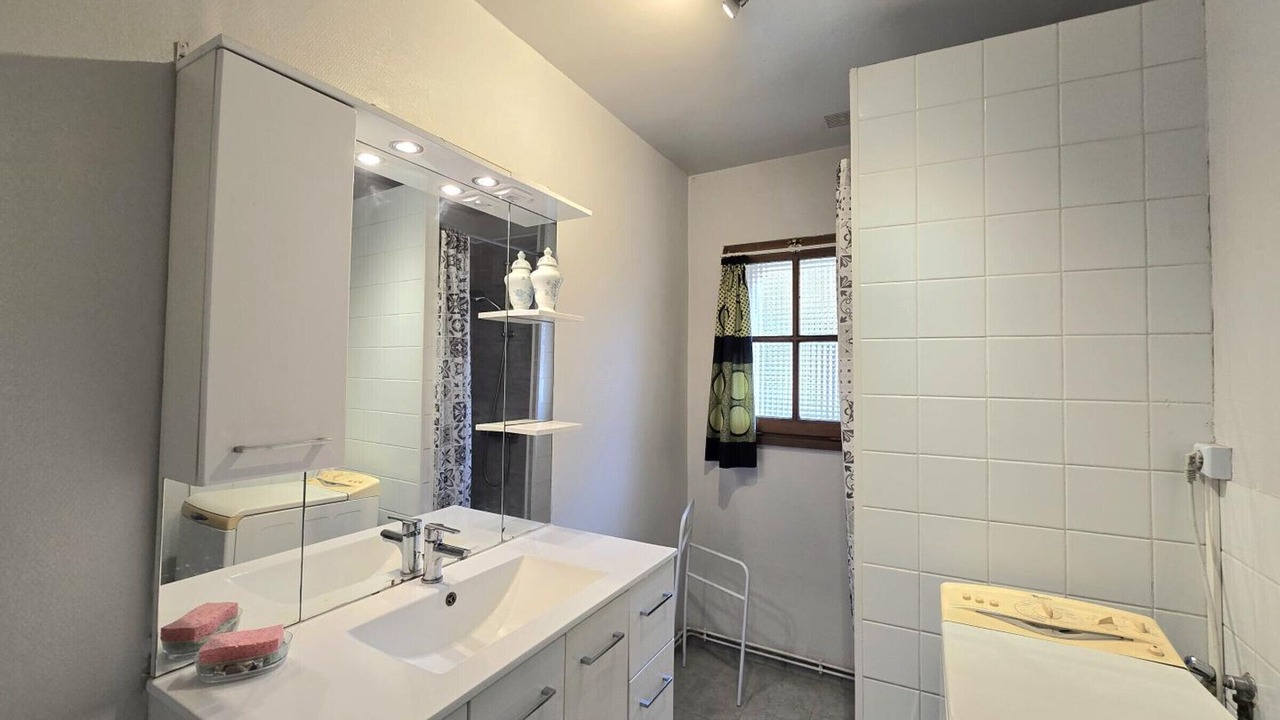 Photo of Bathroom in Coulaures