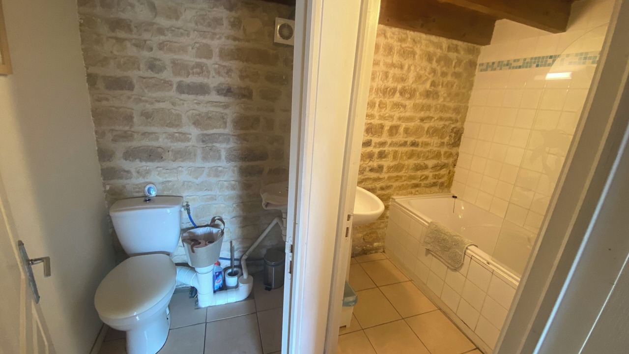 Photo of Bathroom in Duil-sur-le-Mignon