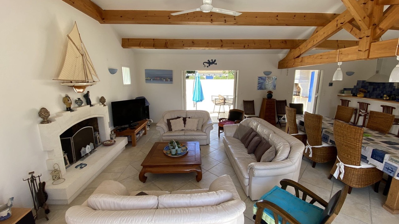 Photo of Livingroom in Domino