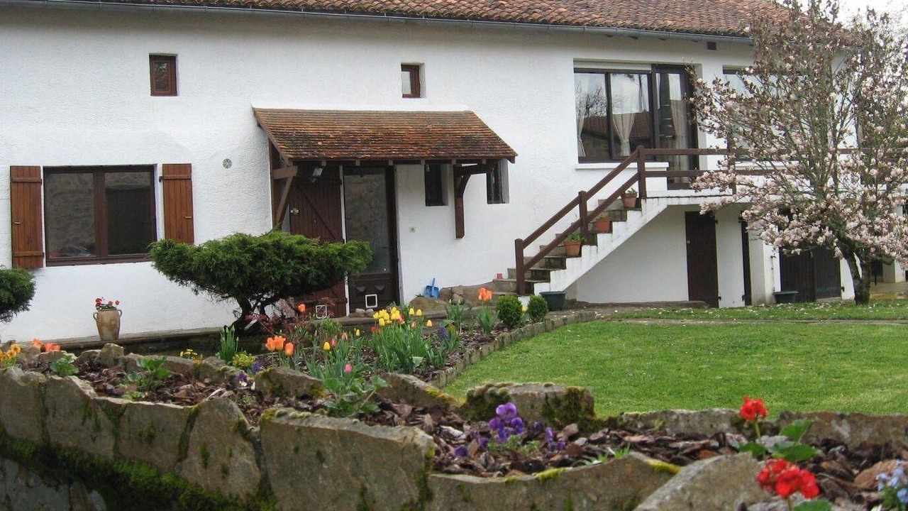 Photo of Outdoor in Saint-Barthelemy-de-Bussiere