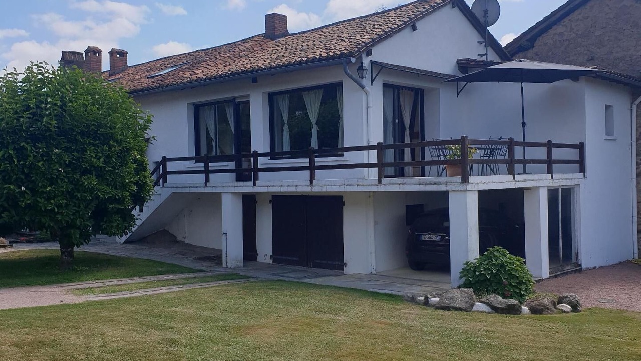 Photo of Outdoor in Saint-Barthelemy-de-Bussiere