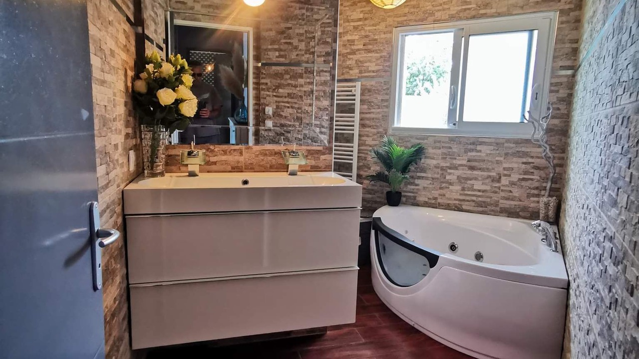 Photo of Bathroom in Saint-Medard-en-Jalles